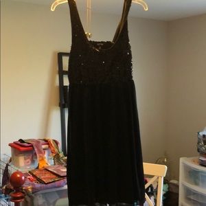 Size M dress with black sequin bust- never worn